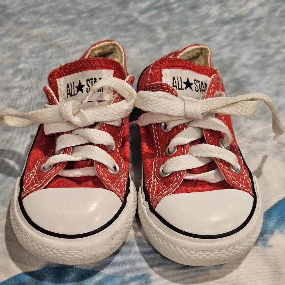 Converse Chuck Taylor All Star Infant Red Low Top Sneakers Size 6